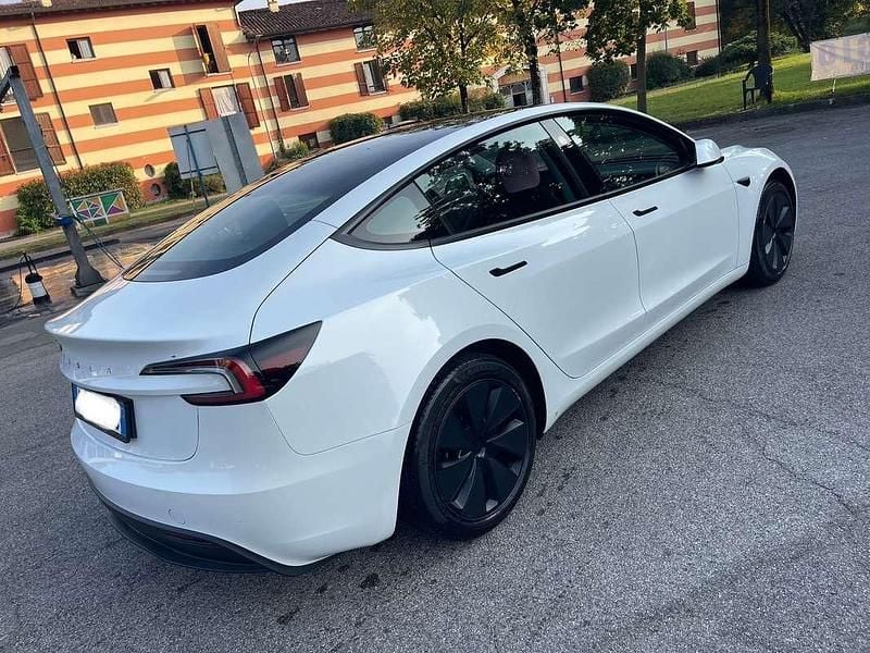 Usata Tesla Model 3 Standard Range 235 kW (320 CV) 2024 Bianco Berlina