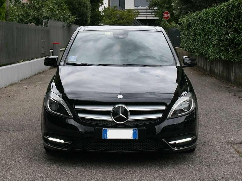 Nero Usata 2013 Mercedes B180 Premium Monovolume | 9500 € (Ottimo prezzo) - Immagine 1/4