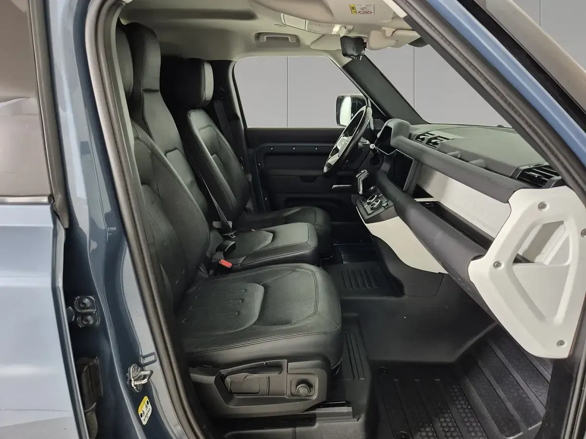 Usata Land Rover Defender S 2021 Tasman blue SUV