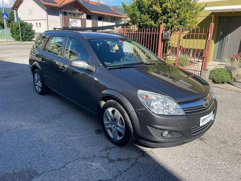Usata Opel Astra Enjoy 116 CV (85 kW) 2009 Grigio Station wagon