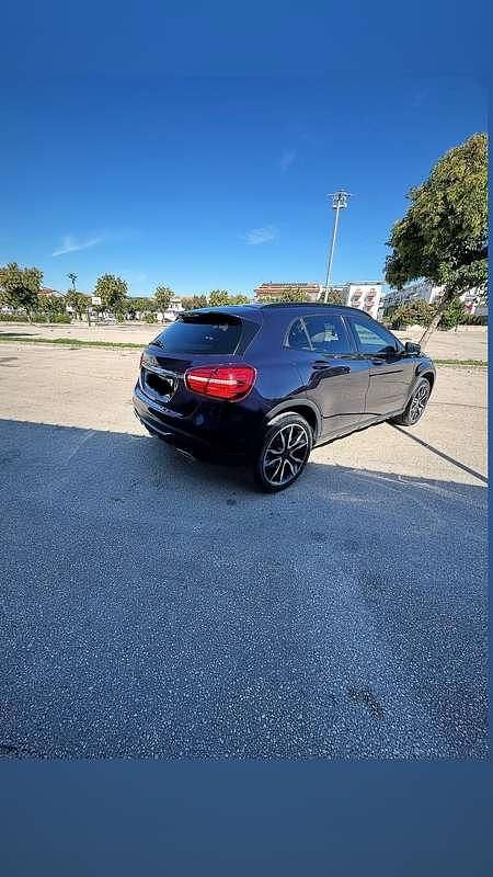 Usata Mercedes GLA200 Premium 136 CV (100 kW) 2018 Blu/azzurro SUV