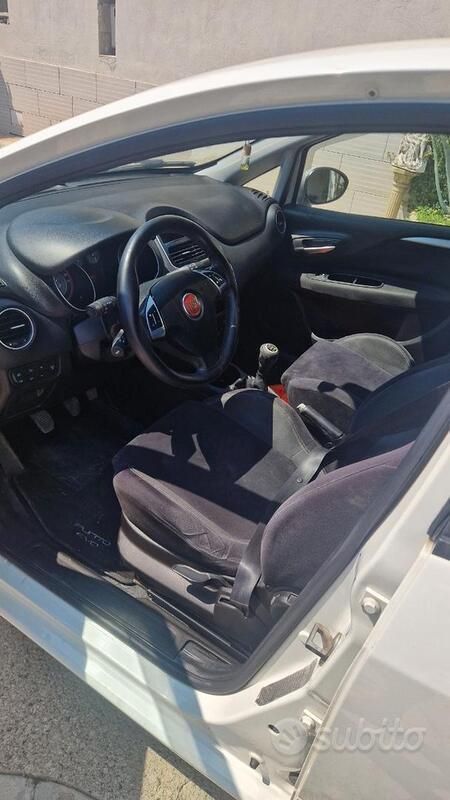 Usata Fiat Punto 75 CV (55 kW) 2015 Bianco Utilitaria