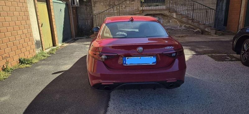 Usata Alfa Romeo Giulia 150 CV (110 kW) 2017 Rosso Berlina