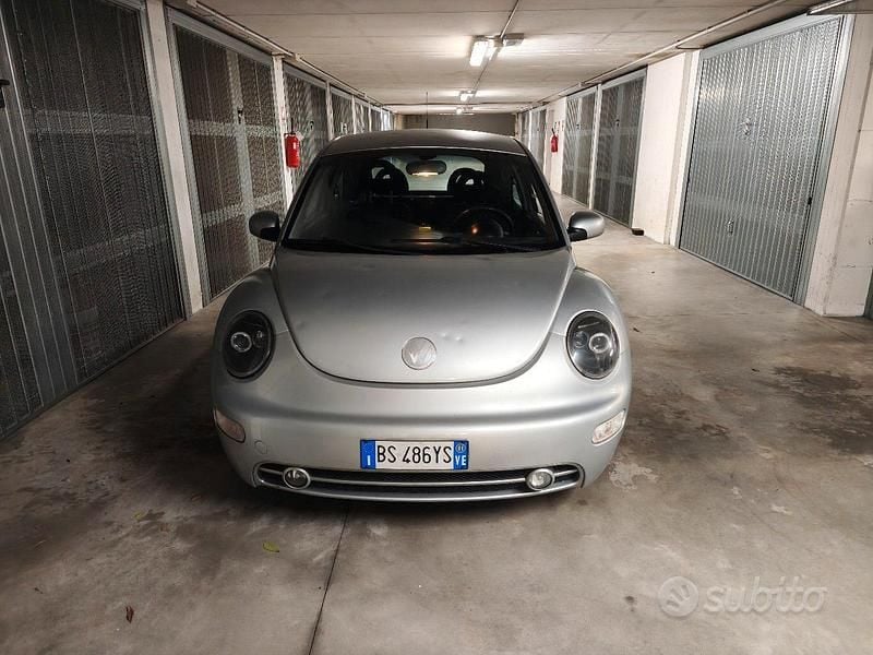 Usata VW Beetle 102 CV (75 kW) 2001 Grigio Utilitaria