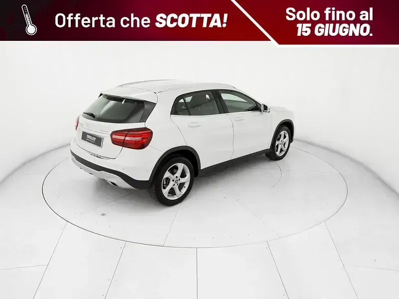 Usata Mercedes GLA200 136 CV (100 kW) 2017 Bianco SUV