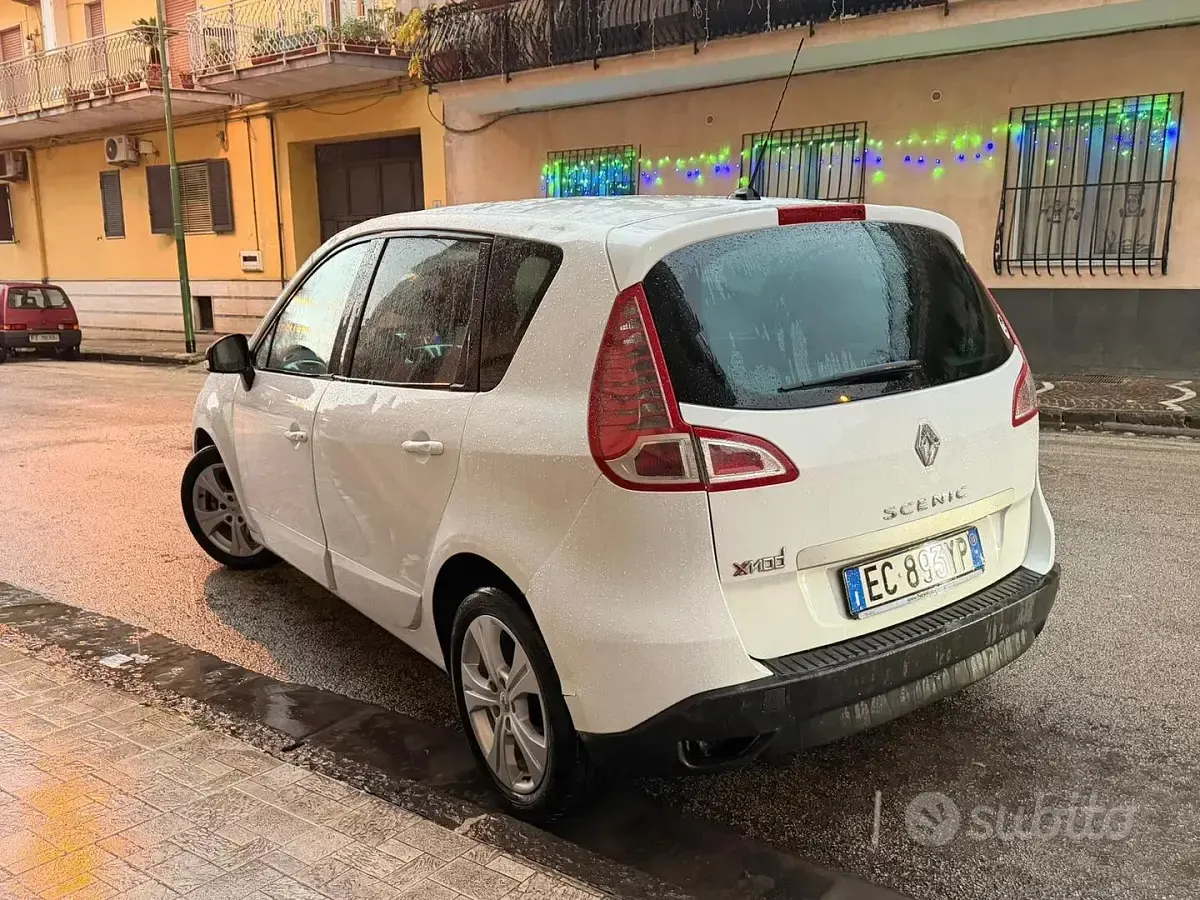 Usata Renault Scenic E-Tech 110 CV (80 kW) 2010 Bianco Monovolume