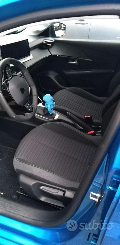 Usata Peugeot 208 102 CV (75 kW) 2024 Blu Utilitaria