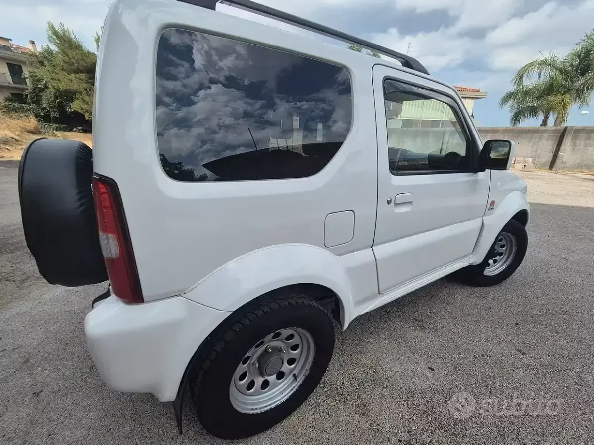 Usata Suzuki Jimny 86 CV (63 kW) 2010 Bianco SUV