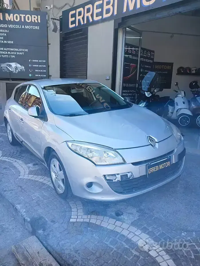 Usata Renault Mégane III Dynamique 110 CV (80 kW) 2010 Grigio Berlina