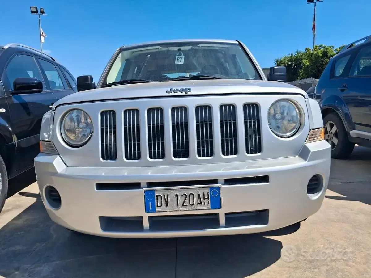 Usata Jeep Patriot 140 CV (102 kW) 2009 Grigio SUV
