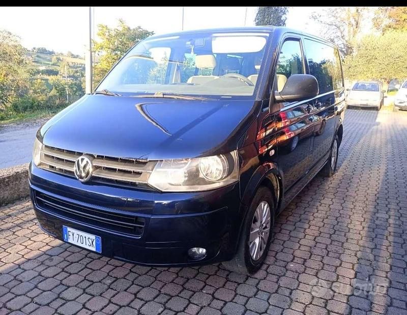 Usata VW Caravelle 140 CV (102 kW) 2013 Blu/azzurro Furgone