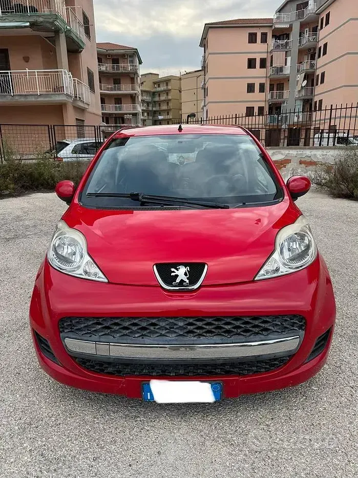 Usata Peugeot 107 68 CV (50 kW) 2009 Rosso Utilitaria