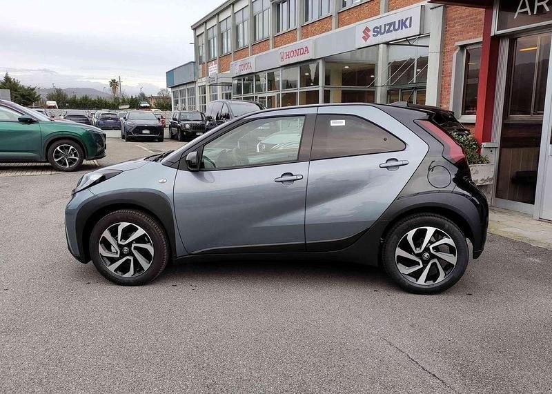 Nuova Toyota Aygo X Trend 72 CV (52 kW) 2025 Persian salt & black SUV
