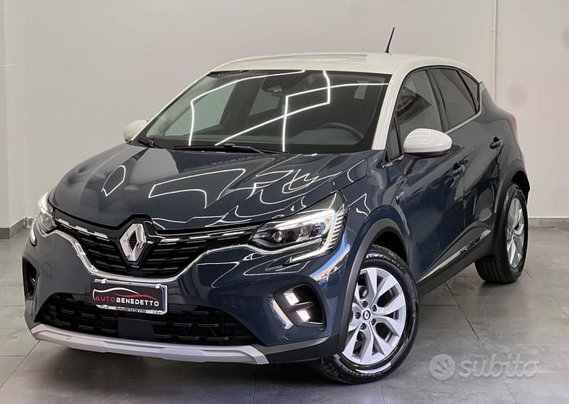 Grigio Usata 2022 Renault Captur Intens SUV | 14.500 € (Buon prezzo) - Immagine 1/4