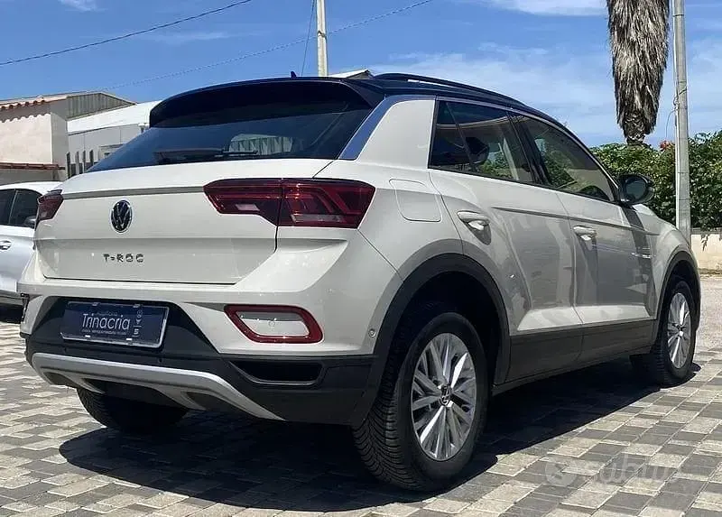 Usata VW T-Roc Life 116 CV (85 kW) 2023 Nero SUV