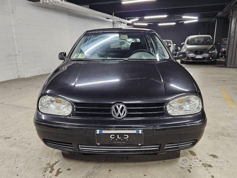 Usata VW Golf IV 131 CV (96 kW) 2003 Grigio scuro Berlina