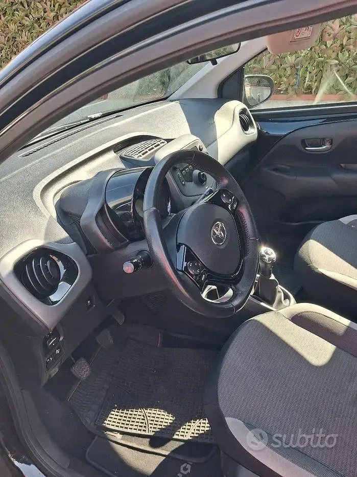 Usata Toyota Aygo 72 CV (52 kW) 2021 Nero Utilitaria