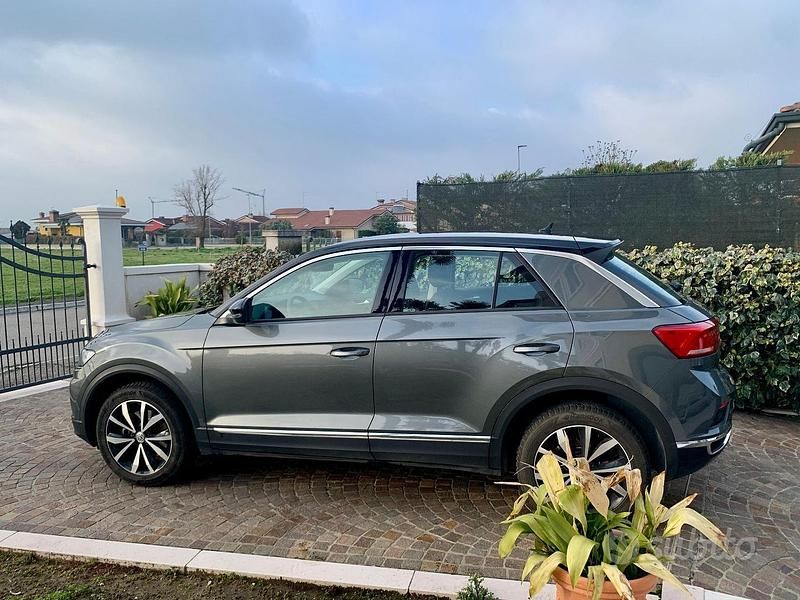 Usata VW T-Roc Style 116 CV (85 kW) 2018 Grigio SUV