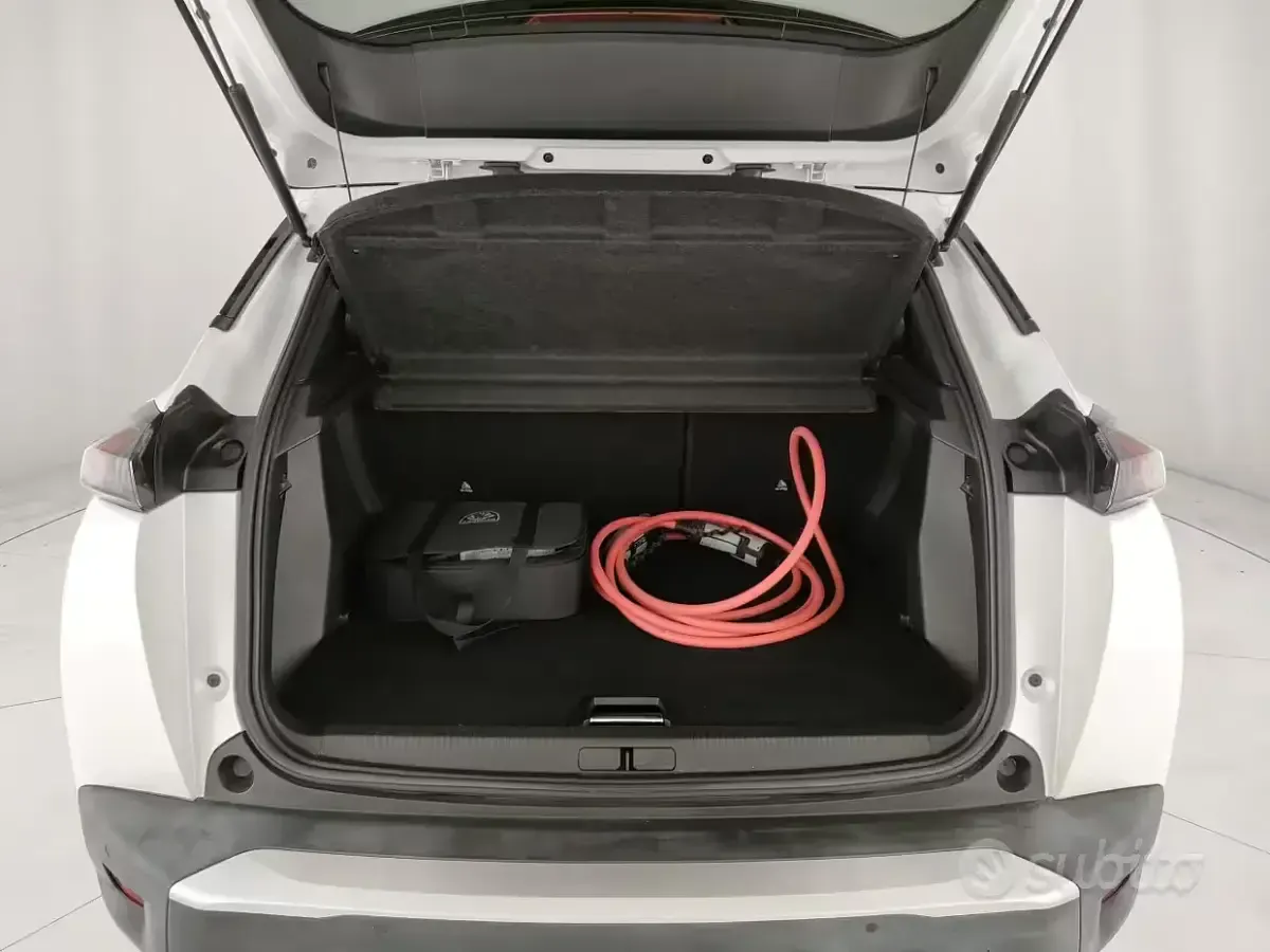 Usata Peugeot e-2008 Allure 56 kW (77 CV) 2022 Bianco SUV