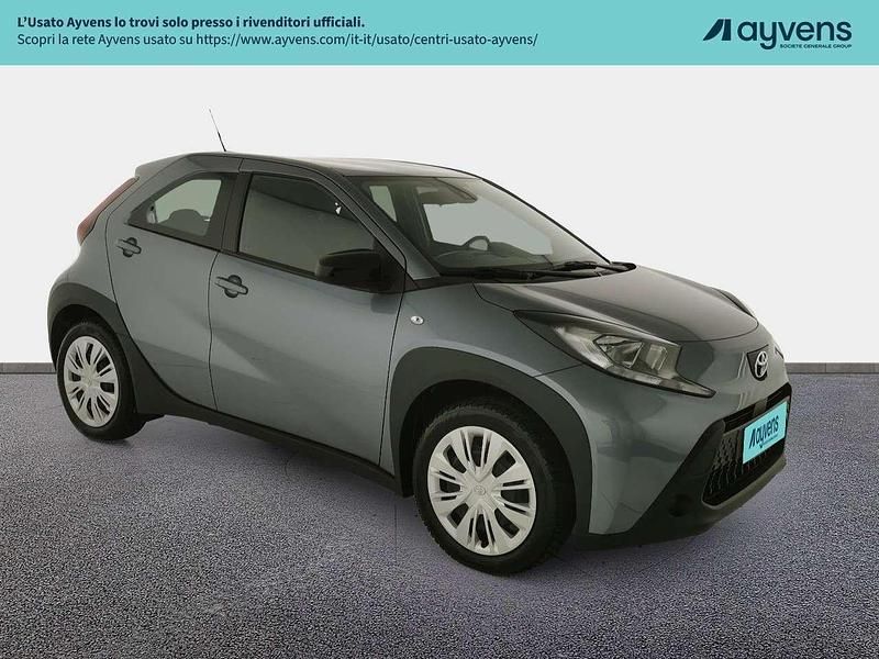 Usata Toyota Aygo X Active 72 CV (52 kW) 2025 Persian salt SUV