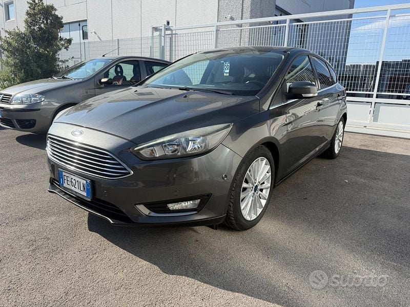 Usata Ford Focus Titanium 125 CV (91 kW) 2016 Grigio Berlina