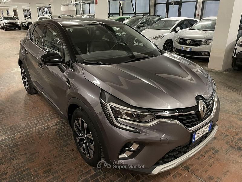 Usata Renault Captur Techno 101 CV (74 kW) 2023 Grigio SUV