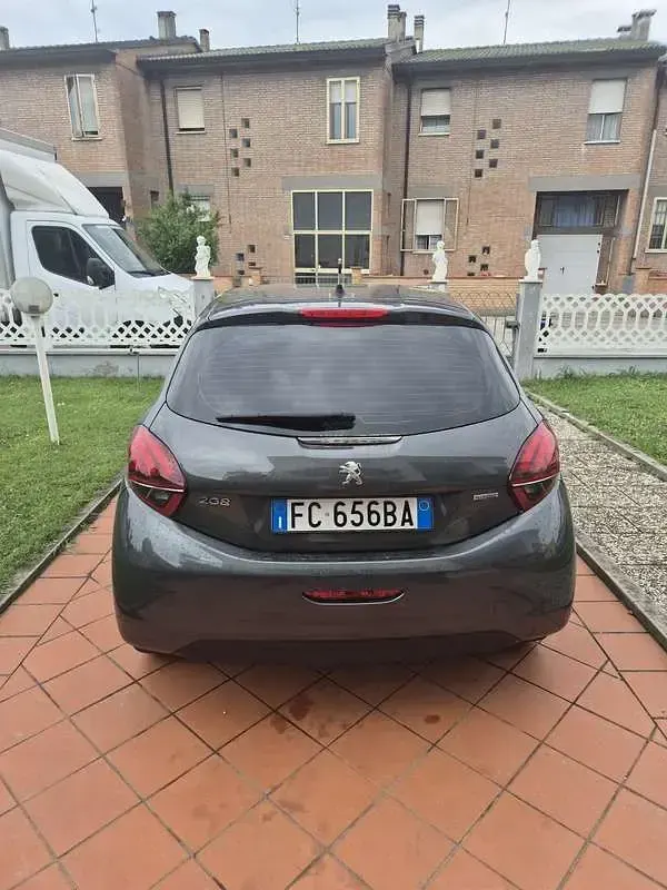 Usata Peugeot 208 75 CV (55 kW) 2016 Grigio Utilitaria