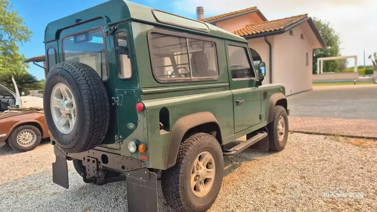 Käytetty Land Rover Defender SE 122 HP (89 kW) 2006 Vihreä Farmari
