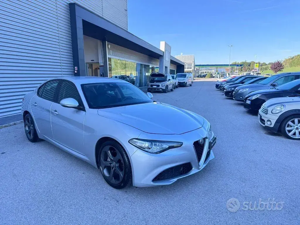 Usata Alfa Romeo Giulia 150 CV (110 kW) 2017 Grigio Berlina