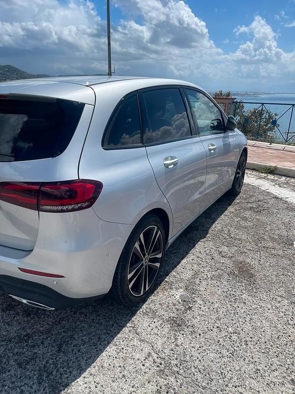 Usata Mercedes B180 136 CV (100 kW) 2019 Grigio Utilitaria
