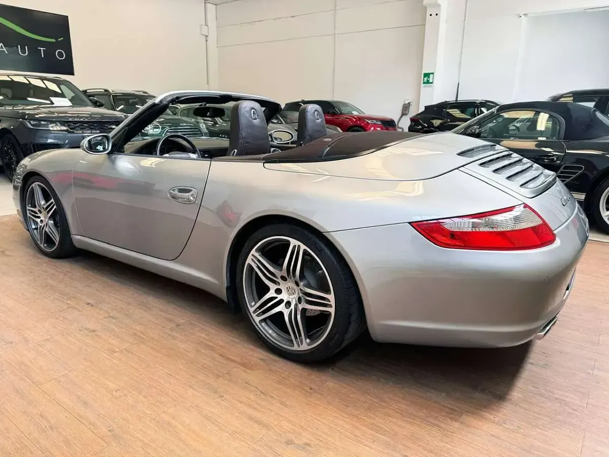 Usata Porsche 911 Carrera Cabriolet 325 CV (239 kW) 2006 Argento Cabrio