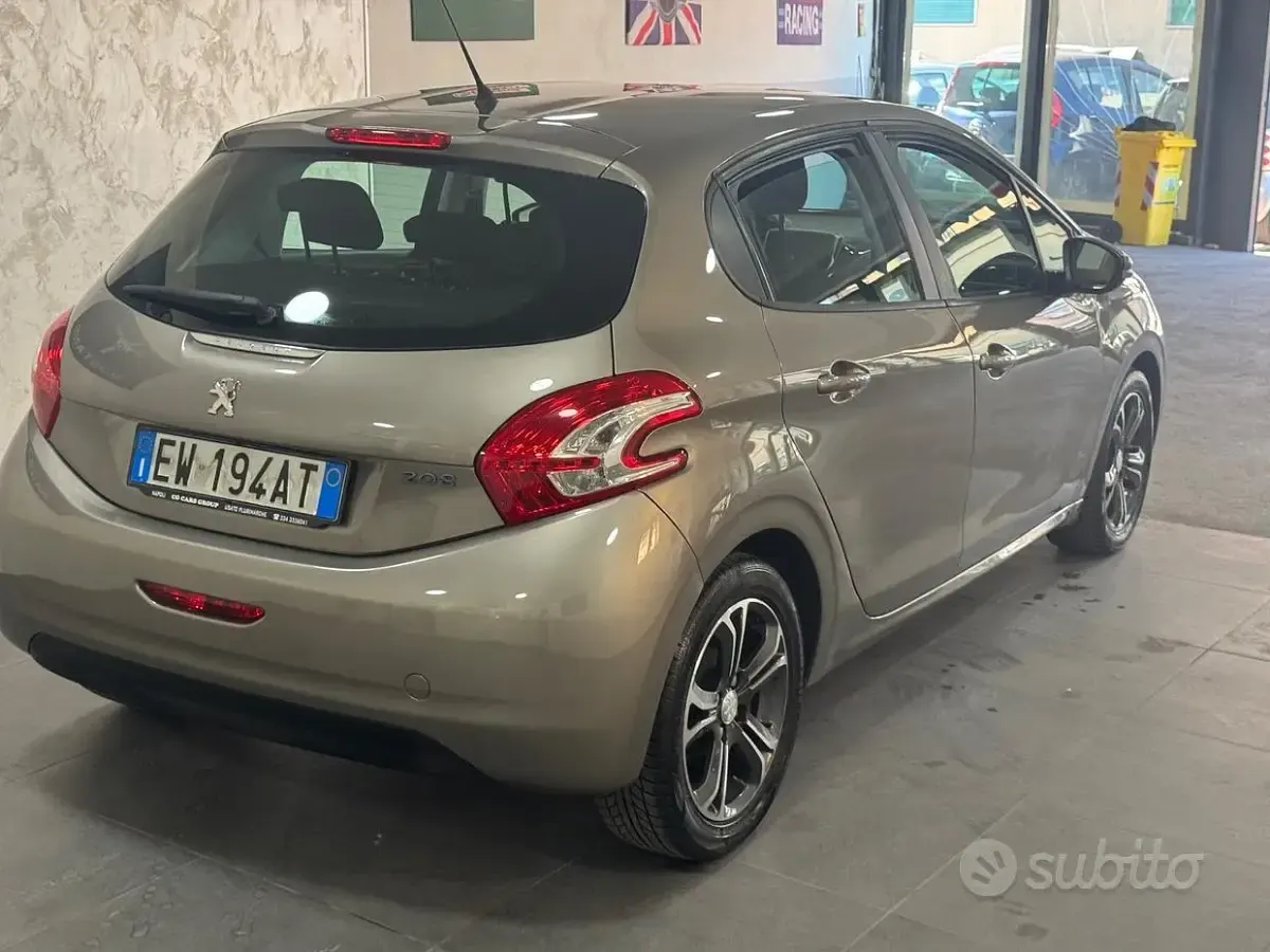 Usata Peugeot 208 Allure 68 CV (50 kW) 2014 Marrone Utilitaria