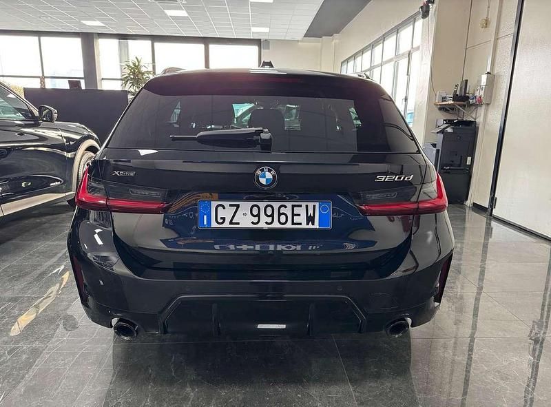 Usata BMW 320 M Sport 190 CV (139 kW) 2025 Sapphire shwarz Station wagon