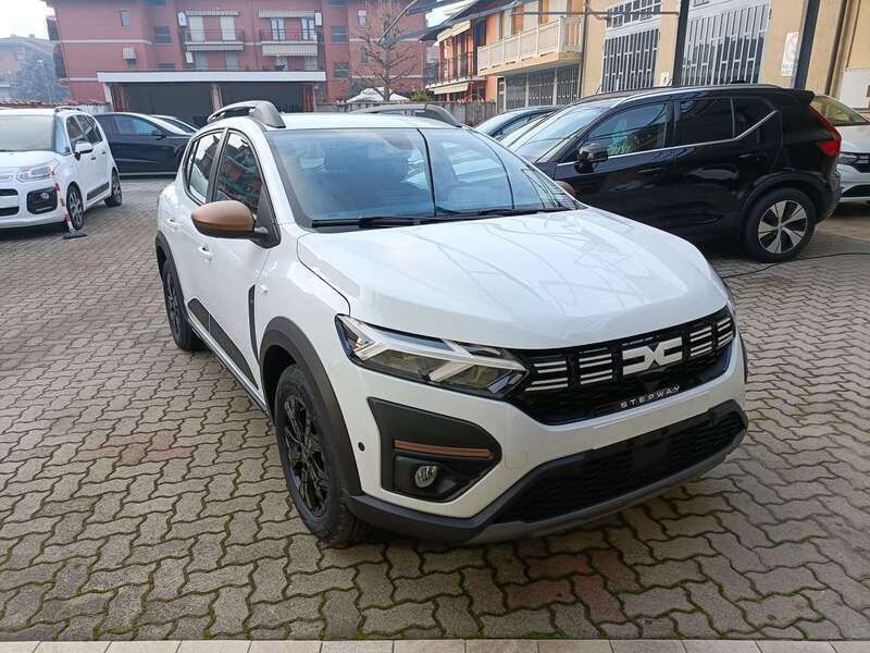 Usata Dacia Sandero Extreme 101 CV (74 kW) 2024 Rosso Utilitaria