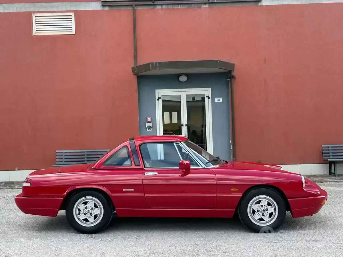 Usata Alfa Romeo Spider 106 CV (77 kW) 1990 Rosso Cabrio