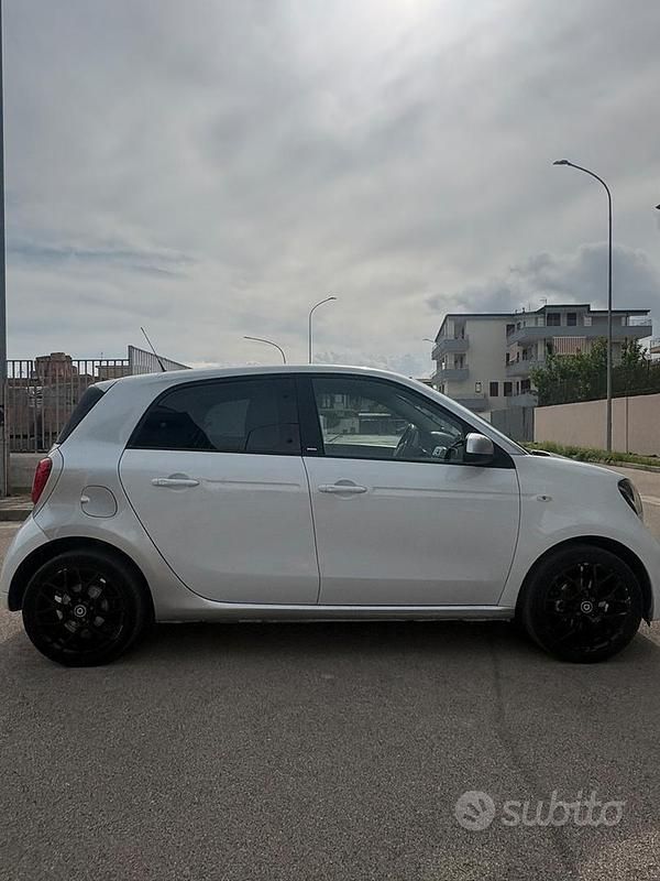 Usata Smart ForFour Passion 71 CV (52 kW) 2017 Bianco Utilitaria