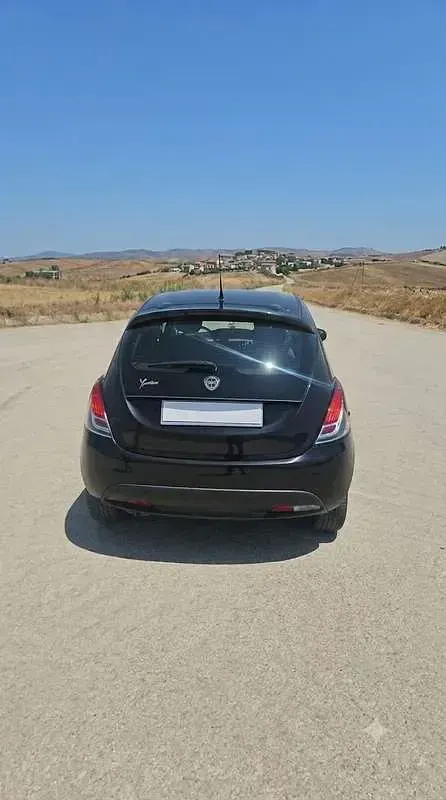Usata Lancia Ypsilon Silver 69 CV (50 kW) 2012 Utilitaria