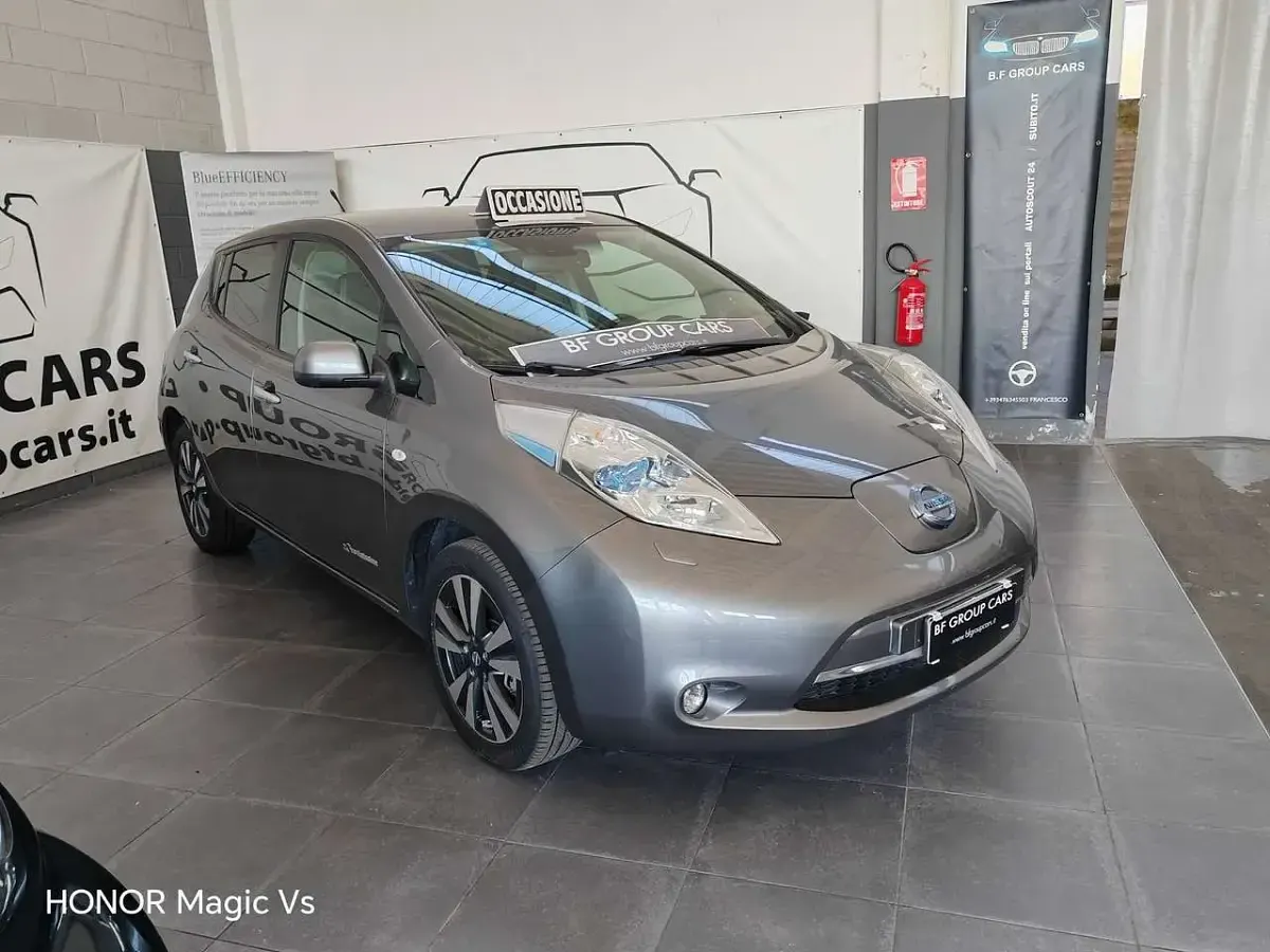 Usata Nissan Leaf Visia+ 80 kW (109 CV) 2015 Grigio fumo Utilitaria