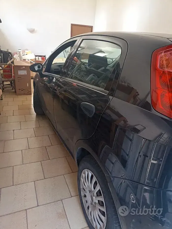 Usata Fiat Grande Punto 69 CV (50 kW) 2012 Nero Utilitaria