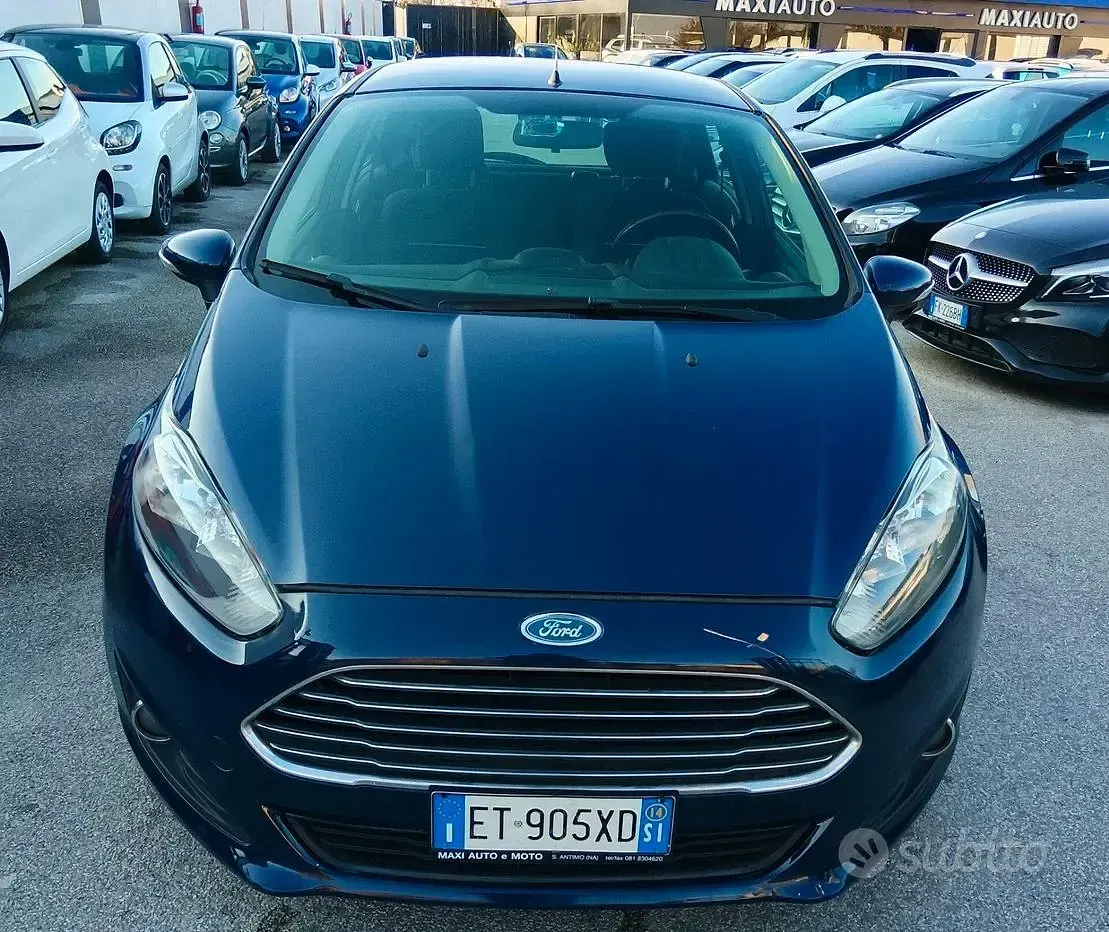 Usata Ford Fiesta 75 CV (55 kW) 2014 Blu Utilitaria