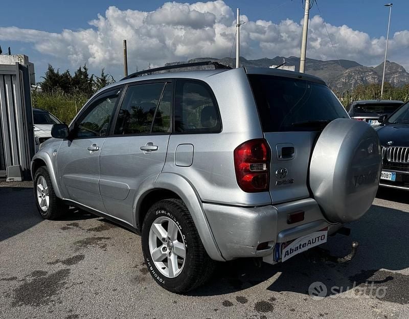 Usata Toyota RAV4 115 CV (84 kW) 2004 Grigio SUV