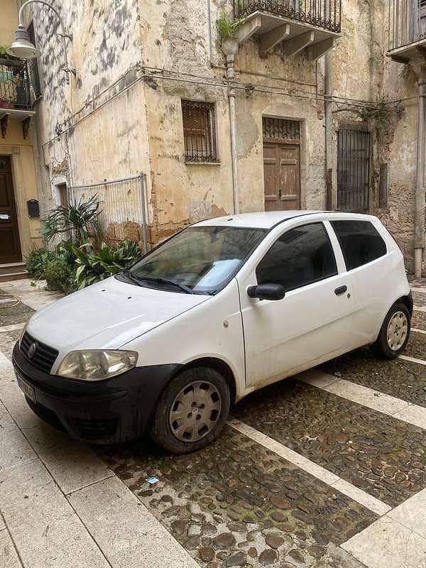 Usata Fiat Punto 69 CV (50 kW) 2004 Bianco Utilitaria