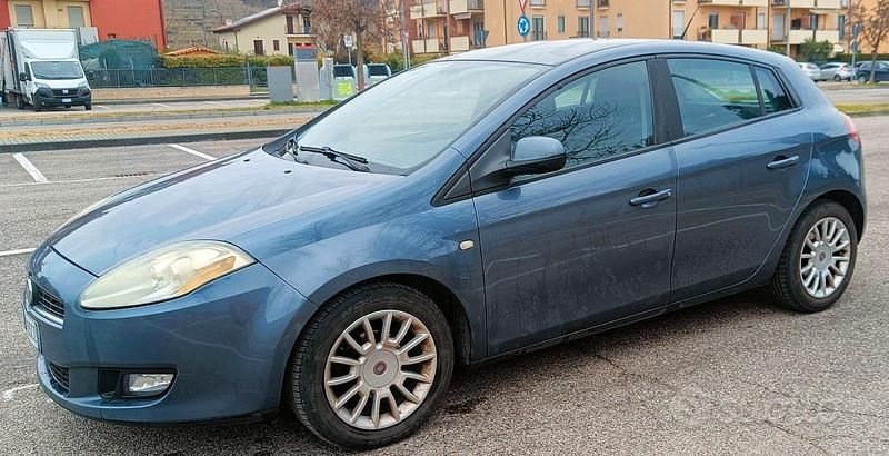 Usata Fiat Bravo Dynamic 90 CV (66 kW) 2007 Blu Utilitaria