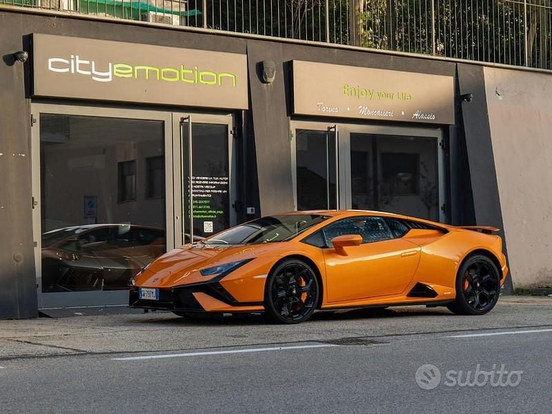 Usata Lamborghini Huracán 640 CV (470 kW) 2024 Arancione Coupé