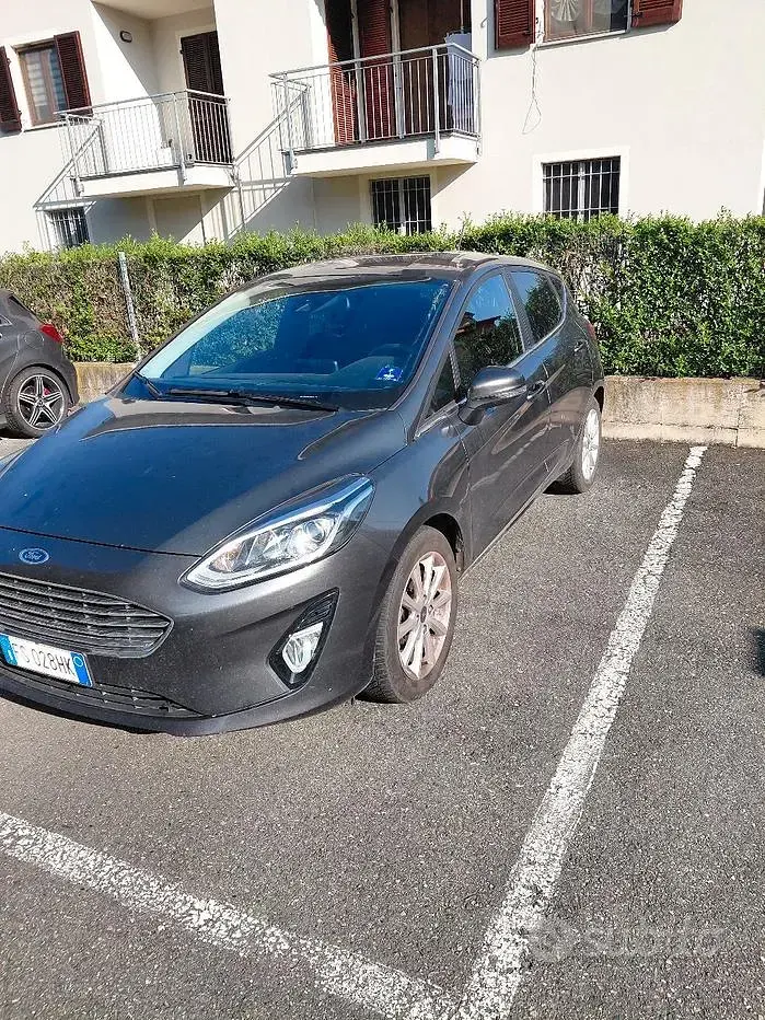 Usata Ford Fiesta 86 CV (63 kW) 2018 Grigio Utilitaria
