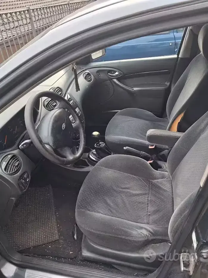 Usata Ford Focus 116 CV (85 kW) 2002 Grigio Berlina