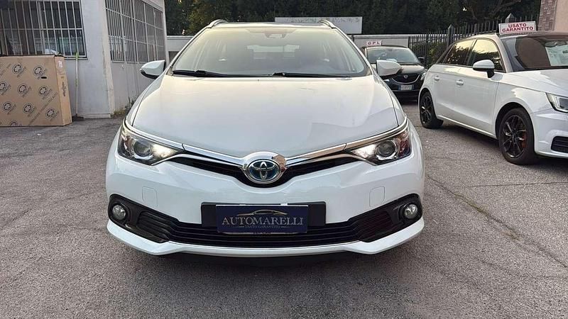 Usata Toyota Auris Hybrid Active 99 CV (72 kW) 2017 Bianco Station wagon