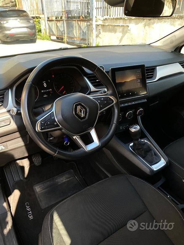 Usata Renault Captur Business 101 CV (74 kW) 2021 Grigio SUV