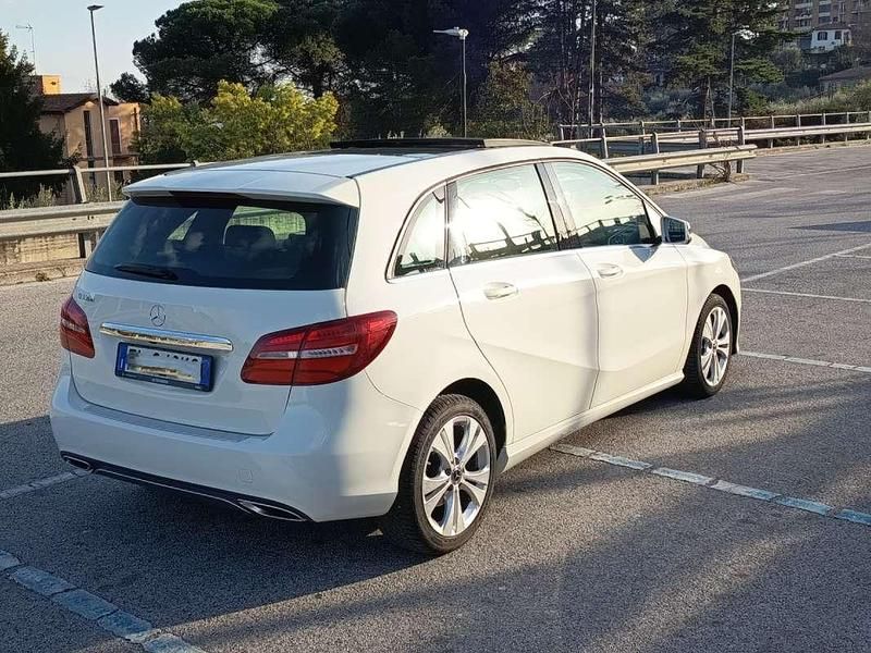 Usata Mercedes B180 109 CV (80 kW) 2018 Bianco Utilitaria