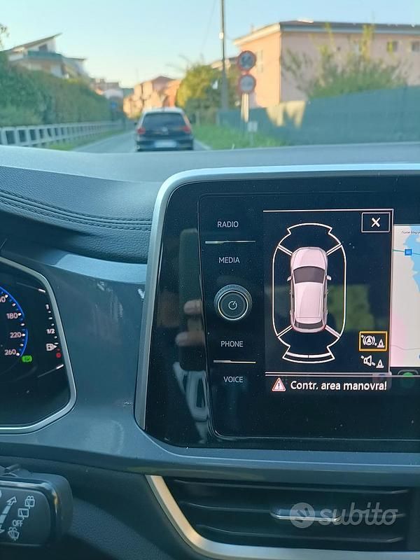 Usata VW T-Roc 150 CV (110 kW) 2023 Bianco SUV